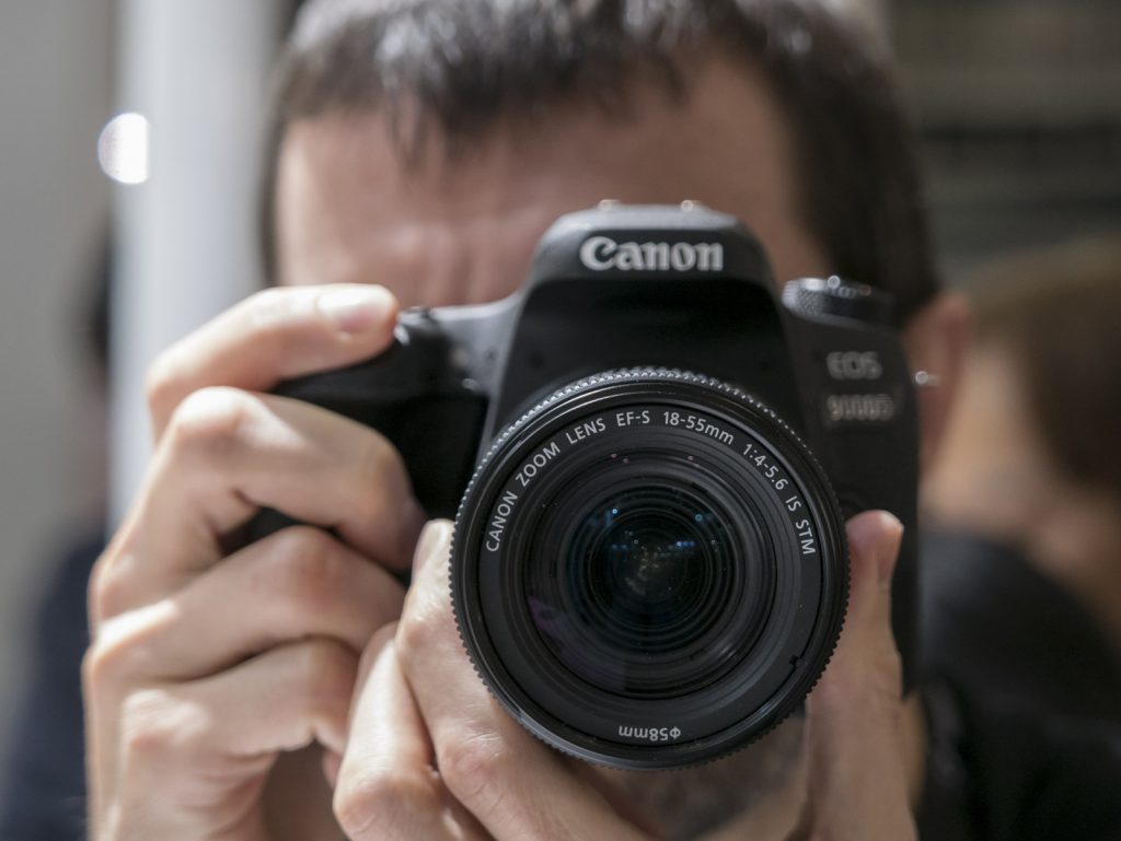 Canon EOS 77D (9000D) © Albedo Media