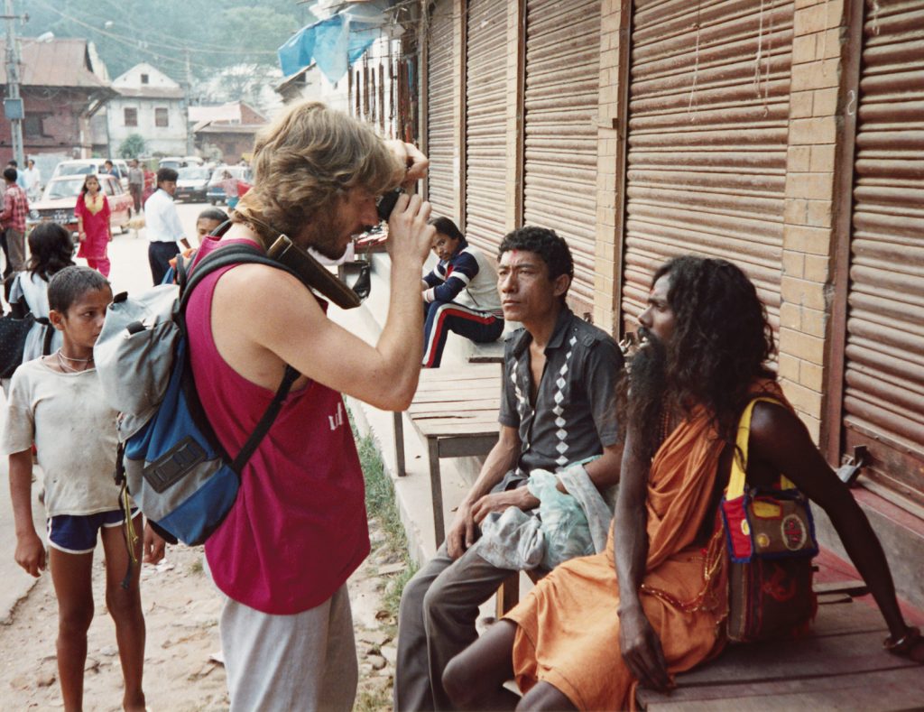 Fernando Puche fotografiando en Kathmandú en 1989, © Julian Martínez
