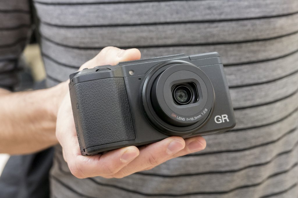 La Ricoh GR II sigue siendo la cámara compacta APS-C más ligera del mercado © Albedo Media